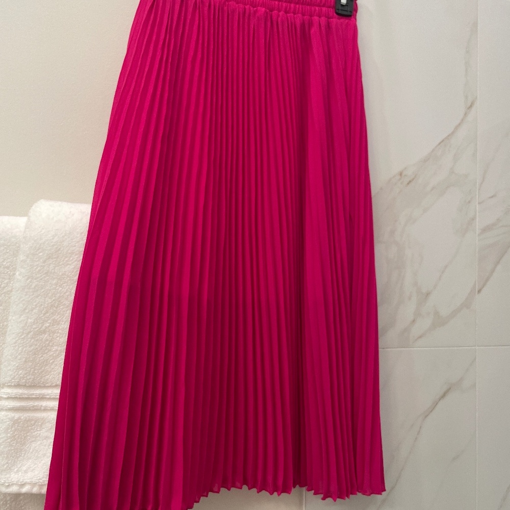 Pleated magenta midi skirt, lined, sz M